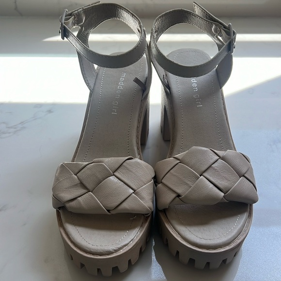 Great summer chunky heel sandals - Picture 1 of 7